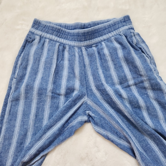 Old Navy Blue and White Striped Pants - Picture 5 of 11